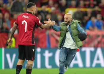 Hyri e takoi djemtë e Kombëtares, kush është shqiptari që ndërpreu ndeshjen?