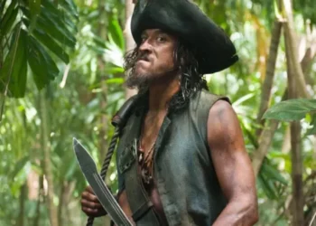 E rëndë/ U sulmua nga peshkaqeni, vdes aktori i “Piratët e Karaibeve”