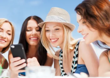 Këto dy shenja të zodiakut do të krijojnë kontakte të reja sot