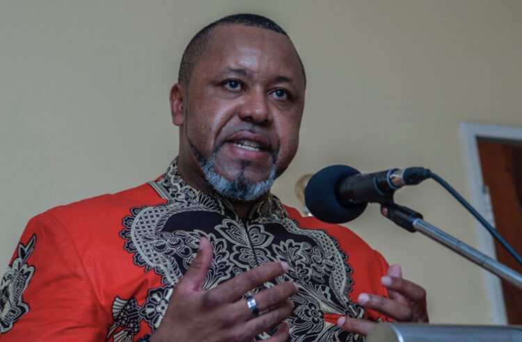 Autoritetet në alarm/ Zhduket avioni ku udhëtonte zv.presidenti afrikan!