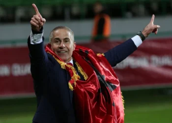 Sylvinho drejt largimit? Ja skuadra që po pret nënshkrimin me të