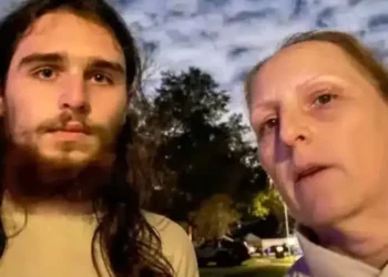 E rëndë, i riu vret dy prindërit më pas i jep fund jetës