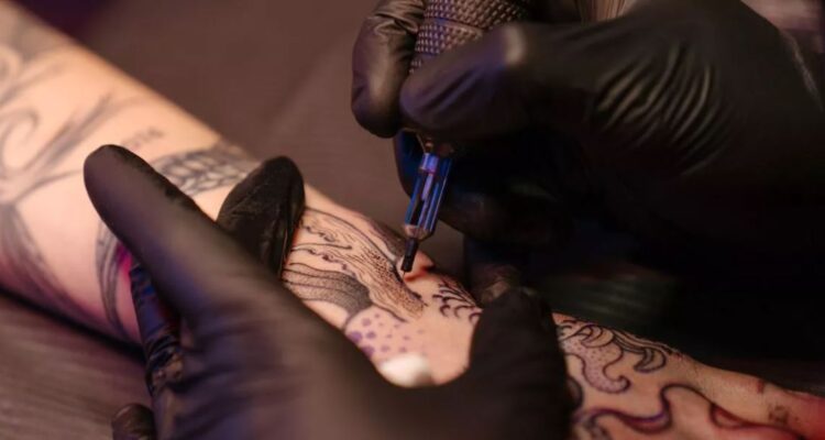 Studimi i ri lidh tatuazhet me rrezikun ndaj kancerit