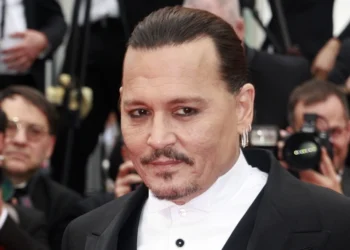 Johnny Depp rikthehet “fuqishëm”, ja ku do ta shohim yllin e Hollywood-it
