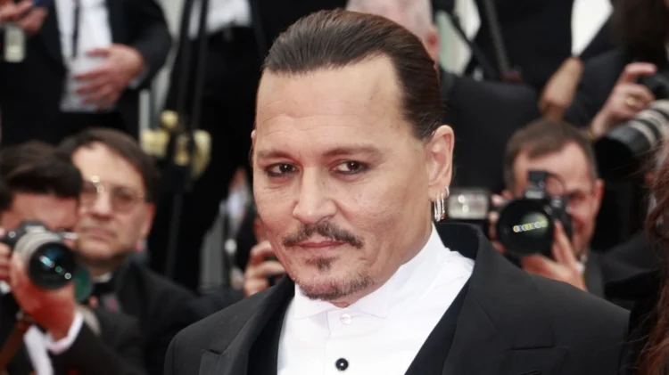 Johnny Depp rikthehet “fuqishëm”, ja ku do ta shohim yllin e Hollywood-it