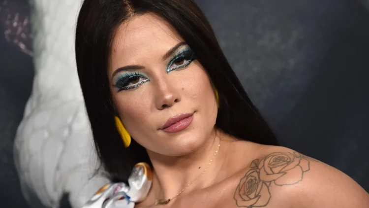Halsey bën daljen e parë publike pas diagnostikimit me lupus dhe duket rrëzëllitëse