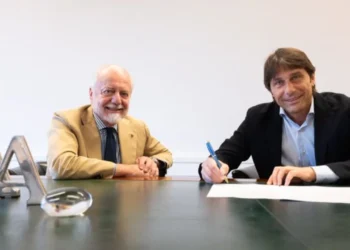 Konte prezantohet te Napoli, ja premtimet e tij si trajner i ri