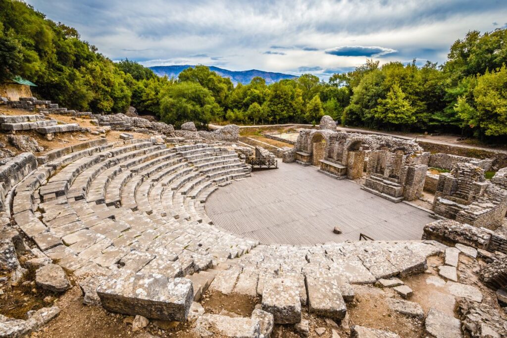 Skandal/ UNESCO: Parkut të Butrintit iu hoqën 600 hektarë për ndërtim vilash