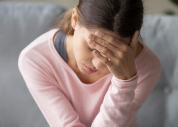 Vuani nga migrena? Zbuloni shtatë shkaktarët e fshehur të këtij problemi