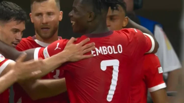 Foto/ Flamuri i UÇK-së valëvitet në ndeshjen mes Gjermanisë dhe Zvicrës