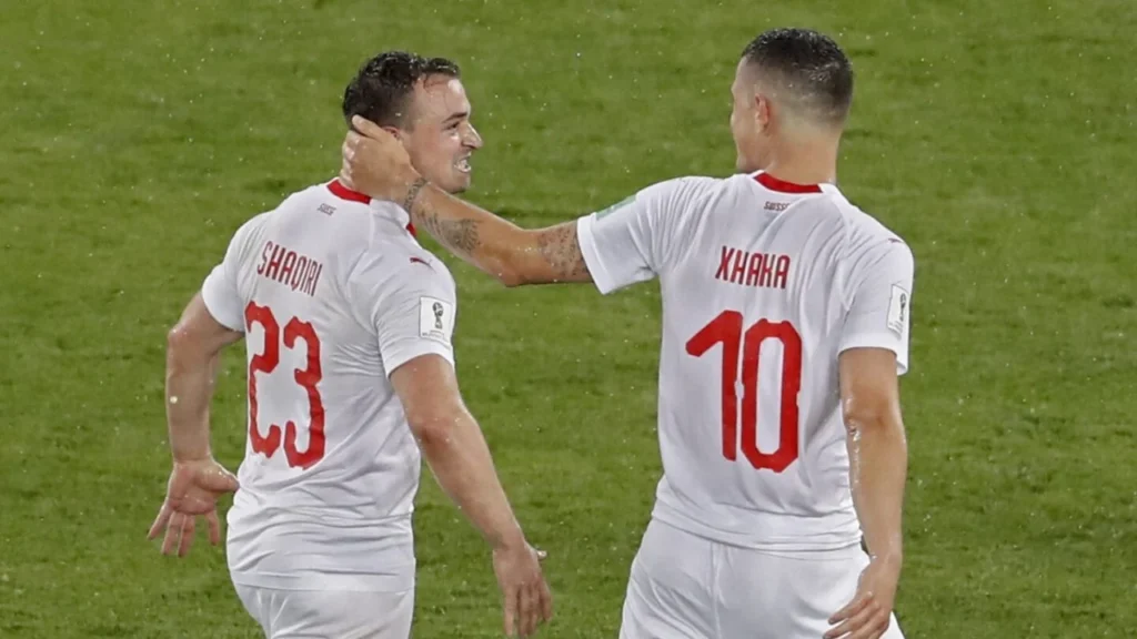 Ndodh edhe kjo, skuadrës së Xhakës i vjedhin sende me vlerë në prag të ndeshjes