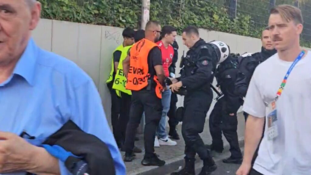 Pak minuta para startit të sfidës, policia gjermane arreston tifozin shqiptar