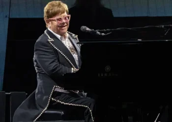Elton John heq dorë nga turnetë muzikorë, zbulohet arsyeja