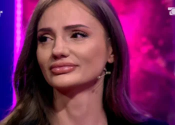 “Bota u shemb”/ Ana Lika rrëfen mes lotësh për humbjen e të ëmës