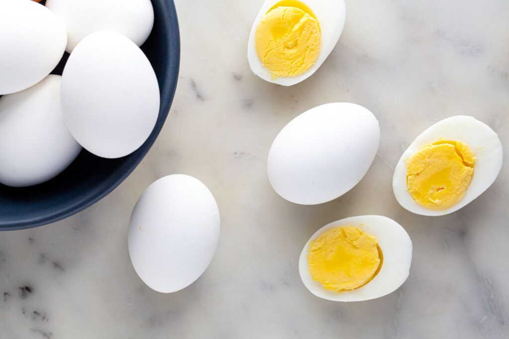 Nuk ka vezë? S’ka problem! Opsione kreative për një mëngjes me shumë proteina