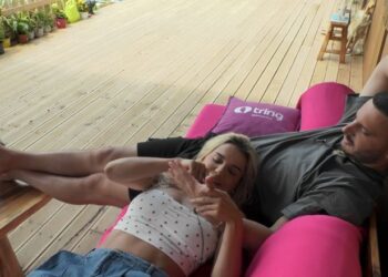 Baby G dhe Dijonisi të përqafuar, fermerja i shkruan një mesazh në dorë