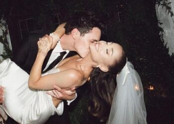 Foto/ Ish-i i Ariana Grande rigjen dashurinë në krahët e aktores së njohur