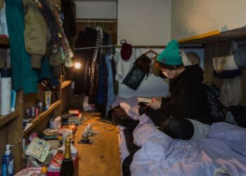 Frikë nga “izolimi”/ Çfarë është Klaustrofobia? Shkaqet, simptomat dhe trajtimi