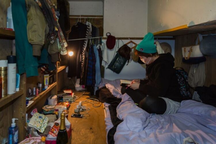 Frikë nga “izolimi”/ Çfarë është Klaustrofobia? Shkaqet, simptomat dhe trajtimi