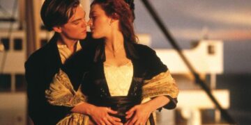 Skena më romantike në historinë e kinemasë, ja si e kujton Kate puthjen e “Titanic”