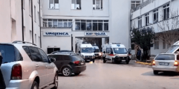 Lushnje/ Bashkëshorti i ndërroi jetë, 51-vjeçarja kallëzon mjeken për neglizhencë