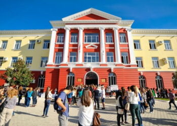 Bursë edhe për studentët me pesa! Skemë e re për maturantët