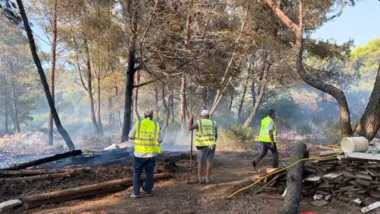 Nuk ka qetësi! Aktivizohet tjetër vatër zjarri në Shëngjin