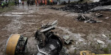Rrëzohet avioni në Nepal/ Piloti mbijeton, 18 persona ndërrojnë jetë