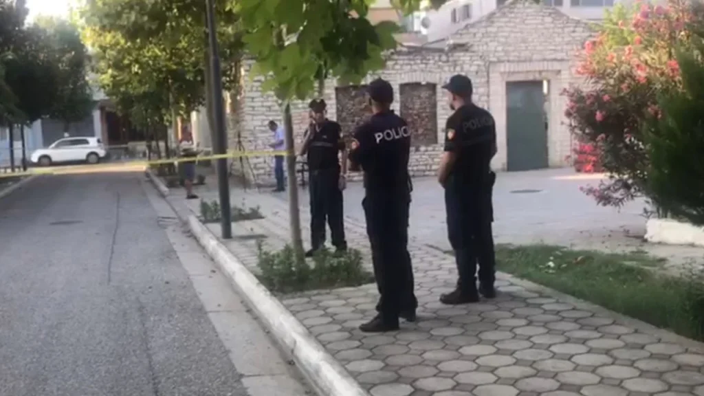 Masakra në Memaliaj/ Gjenden armë në makinën e  djegur të autorëve