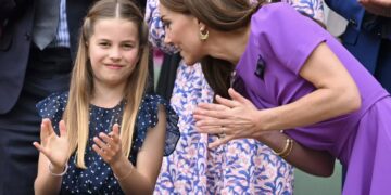 Mes betejës me kancerin, Kate Middleton merr pjesë në Wimbledon me vajzën