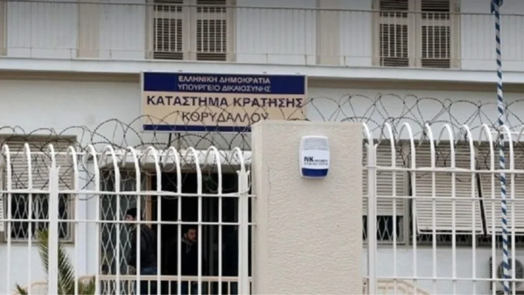 E pazakontë! I riu shqiptar gëlltit 84 qese me kokainë në burg