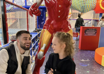 “Mos e harro kurrë”/ Meriton Mjekiqi bën urimin prekës për të birin