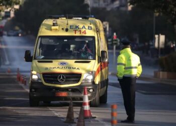 E rëndë/ Plagoset shqiptari në Greqi, humbi kontrollin dhe u përplas