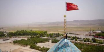 Flamuj të kuq mbi xhami, çfarë sinjalesh po dërgon Irani?