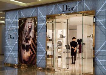 Armani dhe Dior vihen nën hetim, ja për çfarë akuzohen markat e njohura
