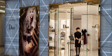 Armani dhe Dior vihen nën hetim, ja për çfarë akuzohen markat e njohura