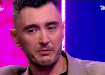 “Më dukej sikur do kthehej”/ Drini Zeqo rrëfehet mes lotësh për humbjen e babait