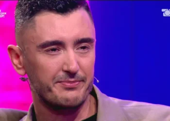 “Flinim në tokë”/ Drini Zeqo tregon vështirësitë ekonomike në fillimet e karrierës