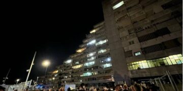 Shembet ballkoni i pallatit në Napoli, 2 të vdekur, 13 të plagosur