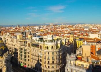 Temperatura të larta në Madrid, turistët ankohen: Nga toka del zjarr