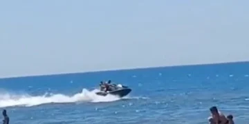 Humbi kontrollin e Jet Ski në Dhërmi, plagoset 33-vjeçari, dërgohet në spital