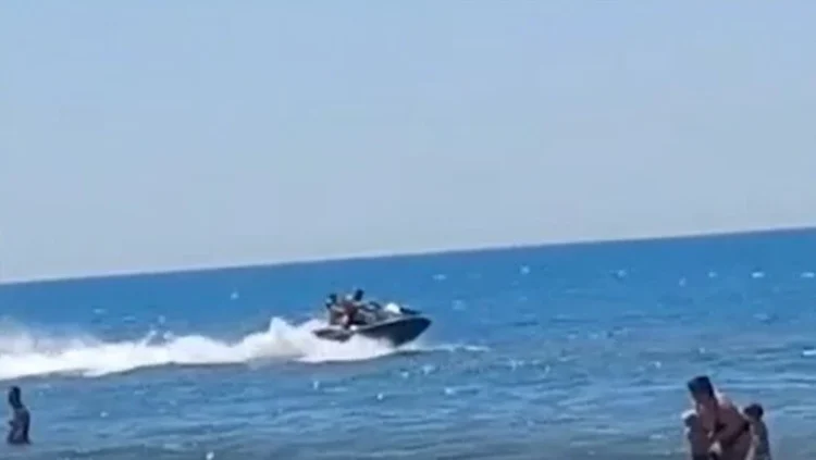 Humbi kontrollin e Jet Ski në Dhërmi, plagoset 33-vjeçari, dërgohet në spital