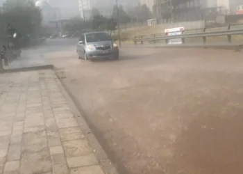 Reshje të dendura të shiut përfshijnë Bulqizën, përmbyten rrugët