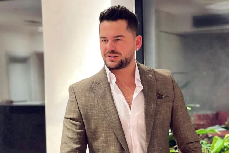 Shpat Kasapi flet për humbjen e babait: Isha 13 vjeç, e kalova dhimbjen me muzikë