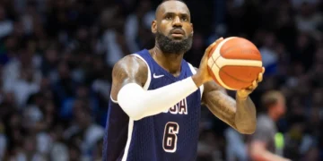 James bëhet basketbollist i parë që do të mbajë flamurin e SHBA në Lojërat Olimpike