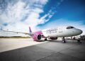 Skandali te Wizzair, punonjësi kërcënon nënën me fëmijë se do t’i anulojë fluturimin