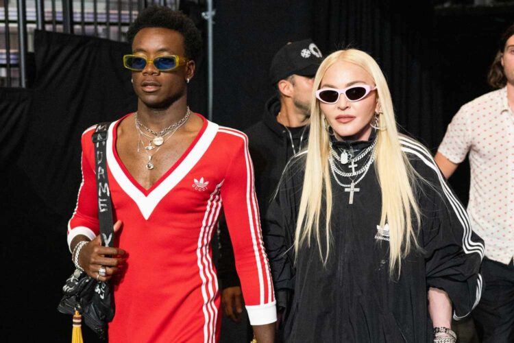 Madona dhe djali i saj