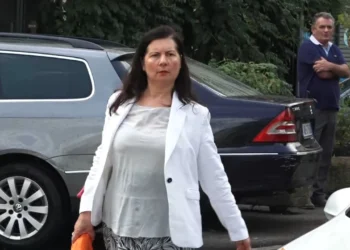 “Nxirreni bukur sot”/ Gazetarët ironizojnë mjeken e Onkologjikut