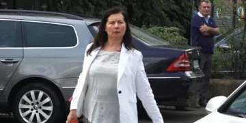 “Nxirreni bukur sot”/ Gazetarët ironizojnë mjeken e Onkologjikut