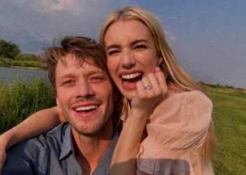 Emma Roberts ndan lajmin e ëmbël me fansat: Jam fejuar